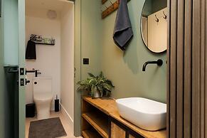 Spacious Countryside Home Yoga Studio