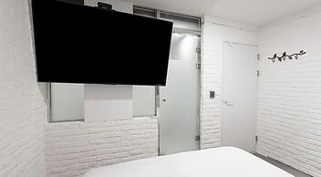 Artichoke hotel