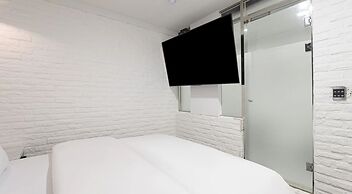 Artichoke hotel