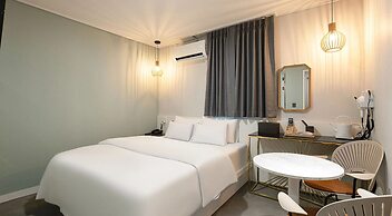Artichoke hotel