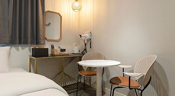 Artichoke hotel