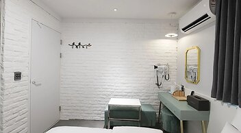 Artichoke hotel