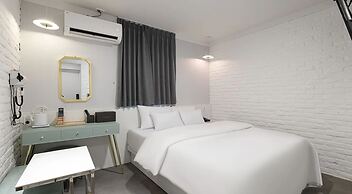 Artichoke hotel