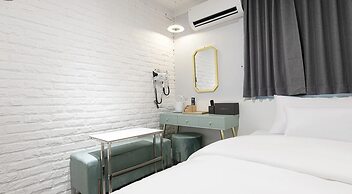 Artichoke hotel