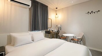 Artichoke hotel