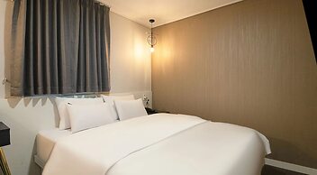 Artichoke hotel