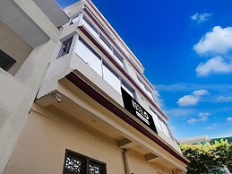 Deluxeveni Madhv Inn
