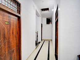 Deluxeveni Madhv Inn