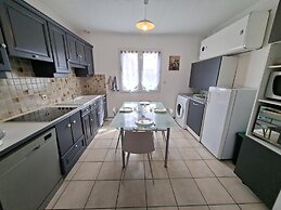 Beach Holiday Home in Guisseny