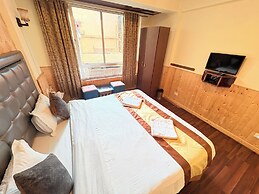 Near Mall Rd Hotel Himalayan Retreat