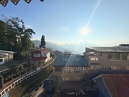 Near Mall Rd Hotel Himalayan Retreat