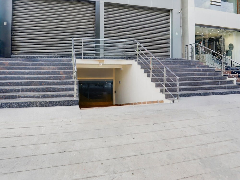 Deluxeshree Maruthi Inn TR Residency