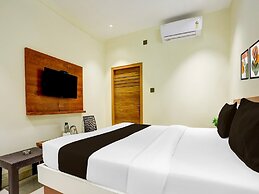 Deluxeshree Maruthi Inn TR Residency