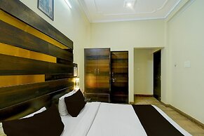 Deluxeaishwarya Inn
