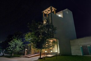 Deluxeaishwarya Inn