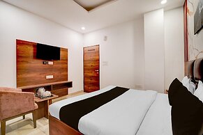 Deluxe Hotel Kc Royal