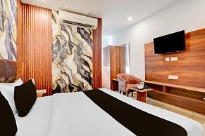 Deluxe Hotel Kc Royal