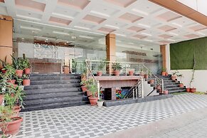 Deluxe Hotel Kc Royal