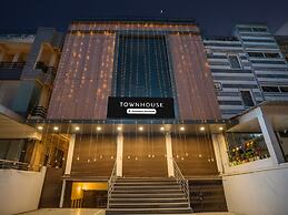 Deluxeamba Palace