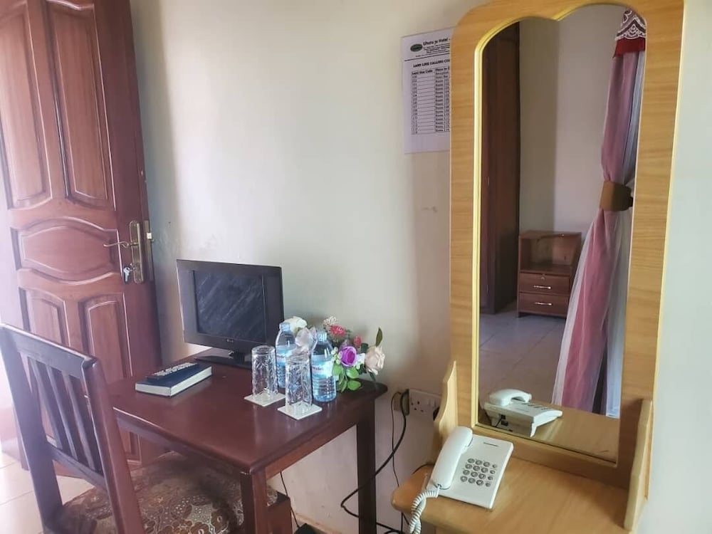 Uhuru 50 hotel kasese