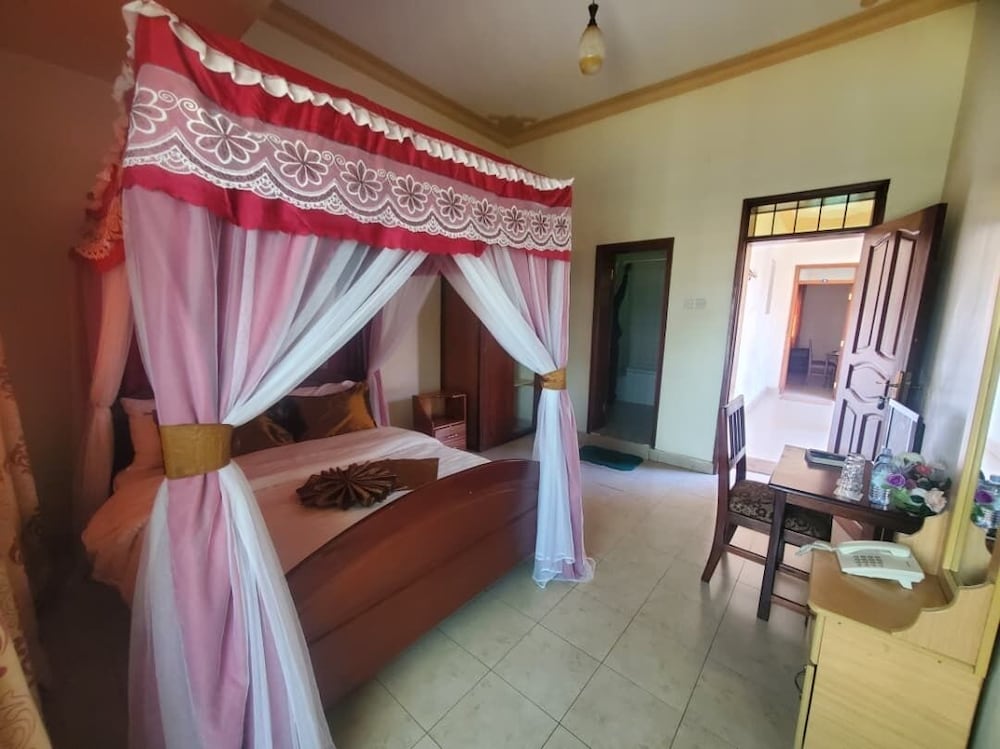 Uhuru 50 hotel kasese