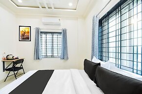 Deluxe Aarian Tej Nilayam