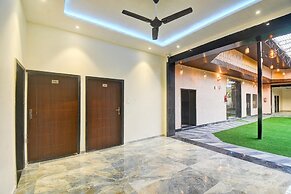 Deluxekhandaka Villa