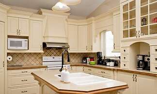 Arbour Crest by Grenadier Luxury suites