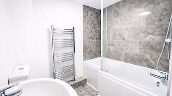 Amythest 4BR all With Ensuite Parking