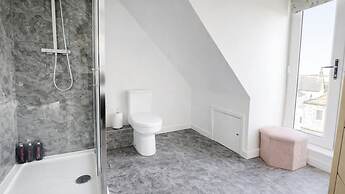 Amythest 4BR all With Ensuite Parking
