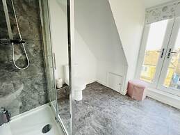 Amythest 4BR all With Ensuite Parking