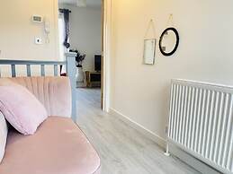 Quartz 2BR Apart With Garden NR Abbey Stadium