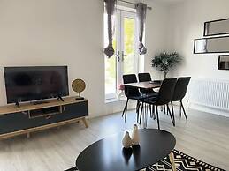 Quartz 2BR Apart With Garden NR Abbey Stadium