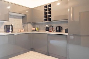 Quartz 2BR Apart With Garden NR Abbey Stadium