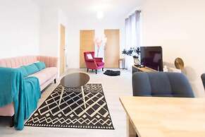 Quartz 2BR Apart With Garden NR Abbey Stadium