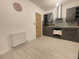 Quartz 2BR Apart With Garden NR Abbey Stadium