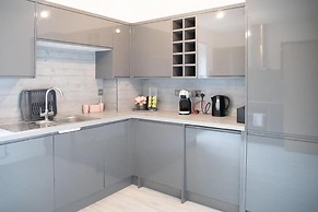 Quartz 2BR Apart With Garden NR Abbey Stadium