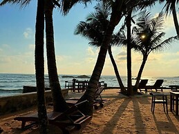 LIV - Unawatuna Beachfront Studio