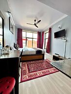 Three Brothers Apartments and Hotel