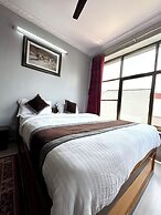 Three Brothers Apartments and Hotel