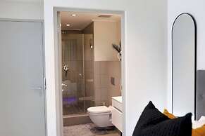 Stylish 1-br at Foreshore Place, Beach Access