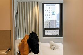 Stylish 1-br at Foreshore Place, Beach Access