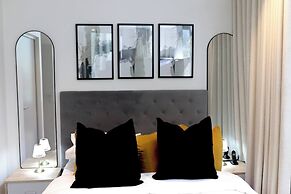 Stylish 1-br at Foreshore Place, Beach Access