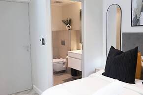 Stylish 1-br at Foreshore Place, Beach Access