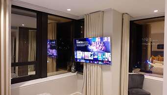 Stylish 1-br at Foreshore Place, Beach Access