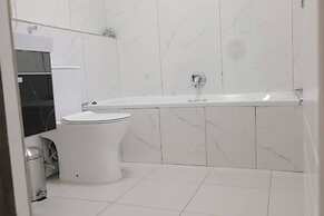 Luxurious, Spacious 2-br