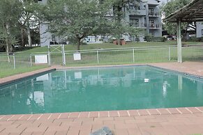 Luxurious, Spacious 2-br