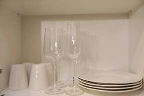 Luxurious, Spacious 2-br