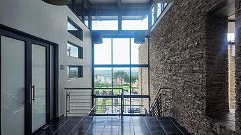 Luxurious, Spacious 2-br