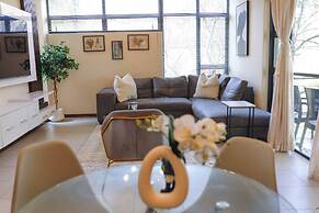 Luxurious, Spacious 2-br